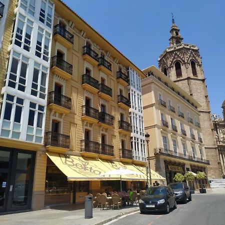 فندق Flats Friends Plaza De La Reina فالنسيا المظهر الخارجي الصورة