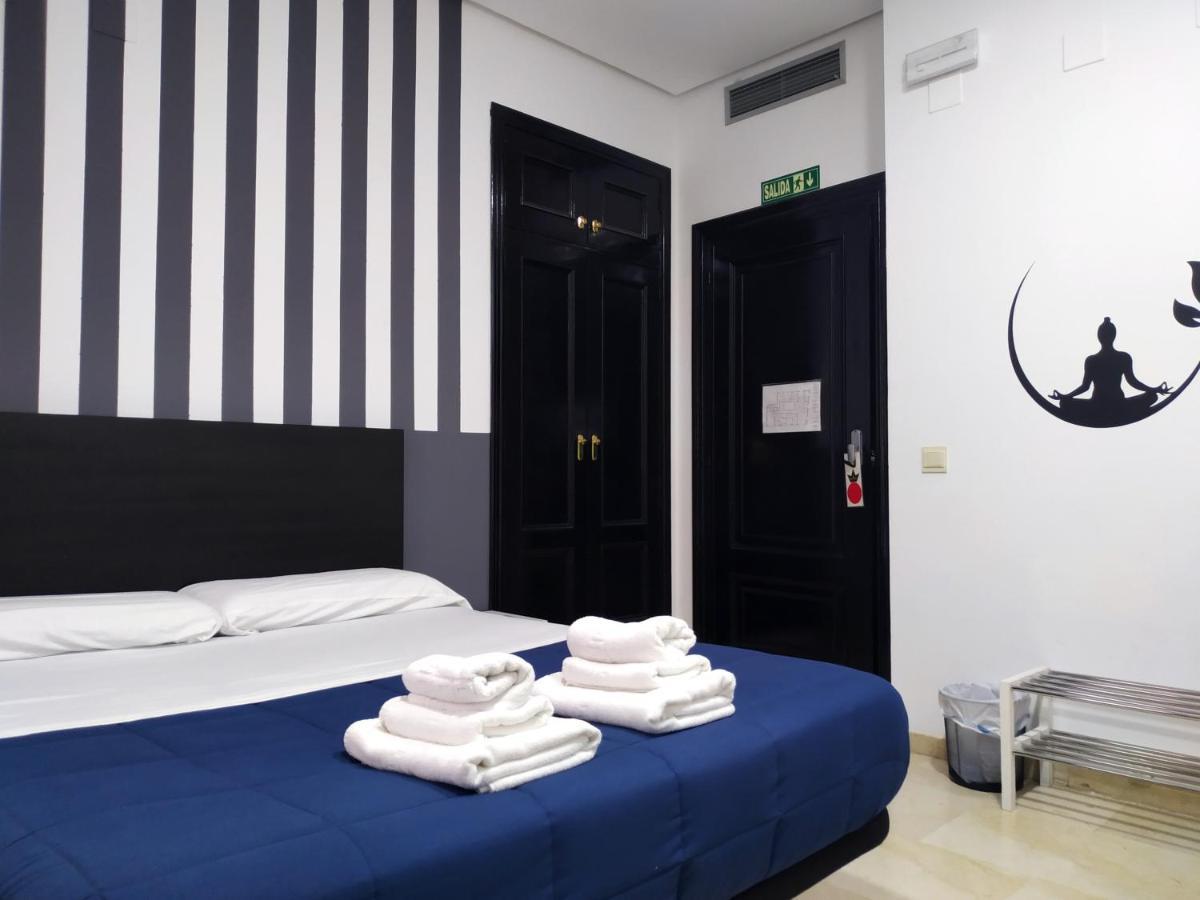 فندق Flats Friends Plaza De La Reina فالنسيا المظهر الخارجي الصورة