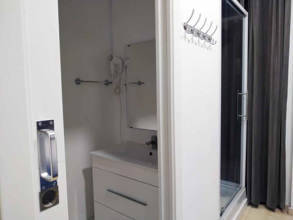 فندق Flats Friends Plaza De La Reina فالنسيا المظهر الخارجي الصورة