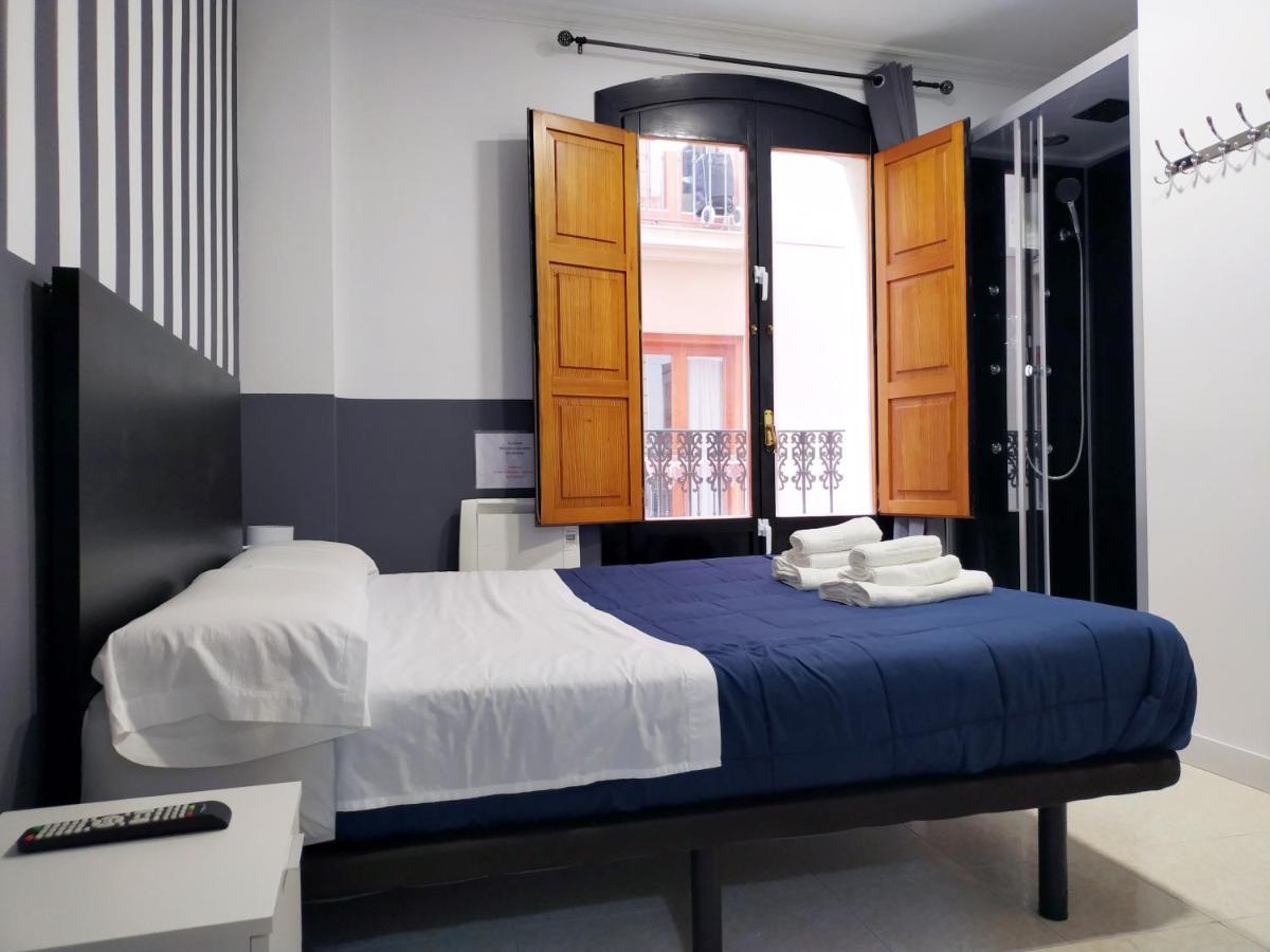 فندق Flats Friends Plaza De La Reina فالنسيا المظهر الخارجي الصورة