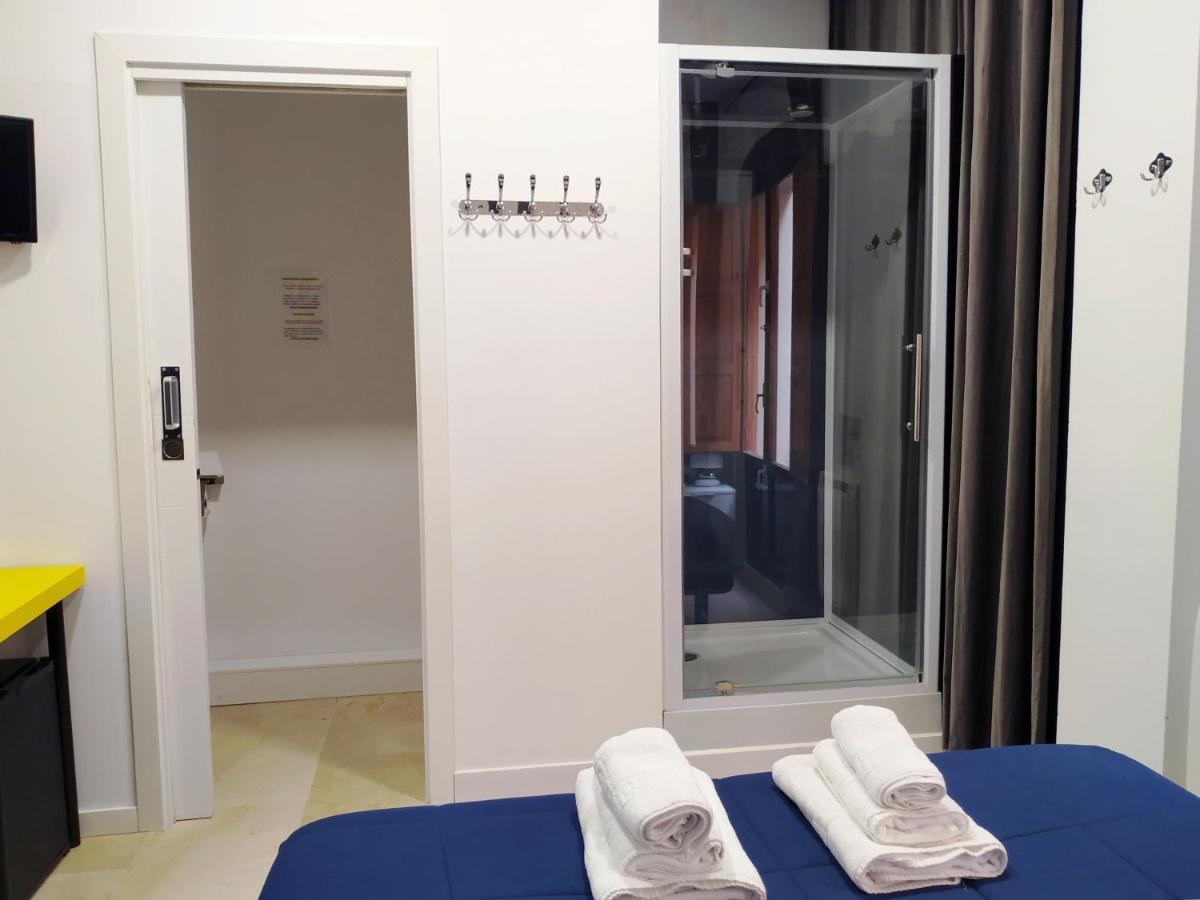 فندق Flats Friends Plaza De La Reina فالنسيا المظهر الخارجي الصورة