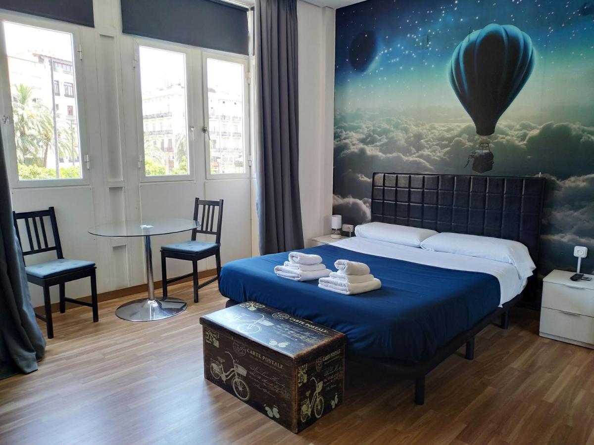 فندق Flats Friends Plaza De La Reina فالنسيا المظهر الخارجي الصورة