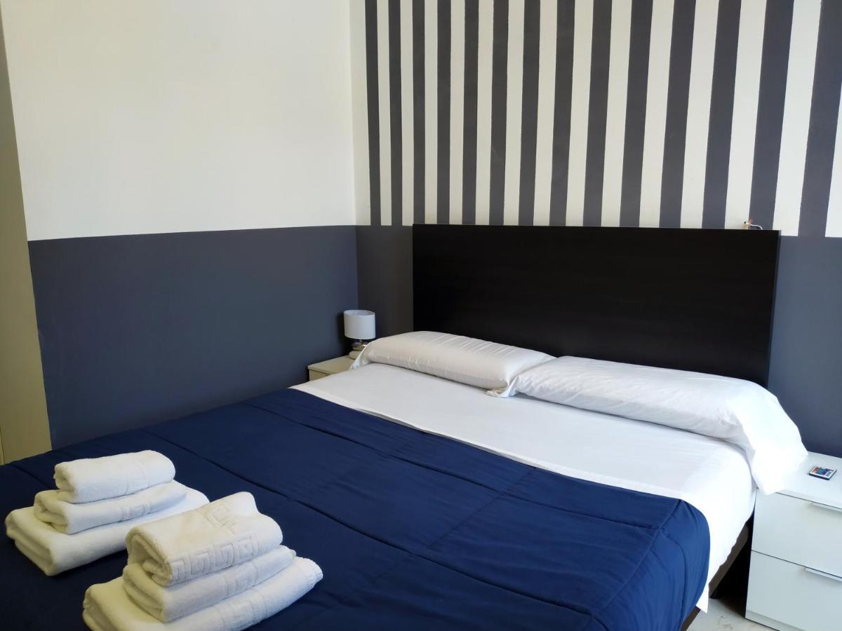 فندق Flats Friends Plaza De La Reina فالنسيا المظهر الخارجي الصورة